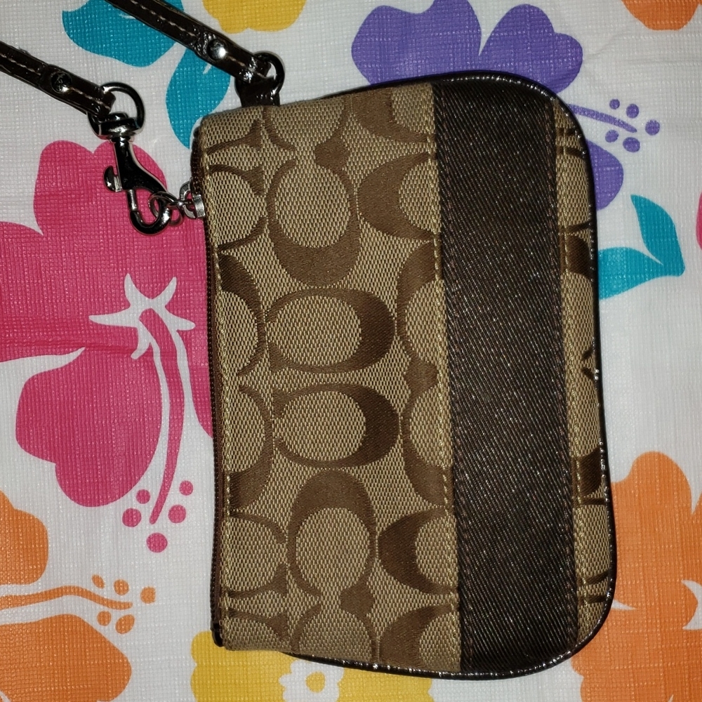 Coach Signature C Small Wristlet - Picture 2 of 7